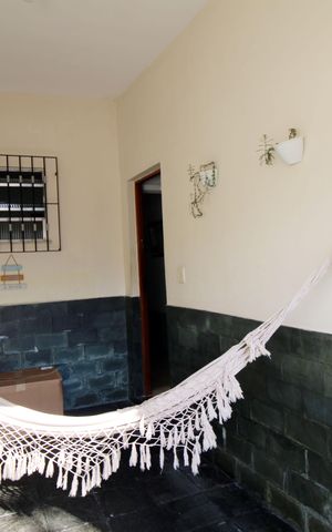 Casa à venda com 196m², 6 quartos e 2 vagasCasa 1 - Varanda e Garagem