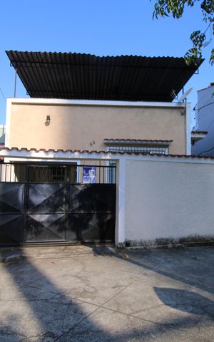 Casa à venda com 196m², 6 quartos e 2 vagasFachada da casa