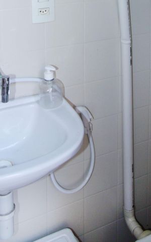 Casa à venda com 196m², 6 quartos e 2 vagasCasa 1 - Banheiro de serviço