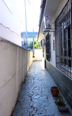 Casa à venda com 196m², 6 quartos e 2 vagasCasa 1 - Corredor Lateral