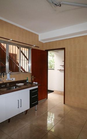 Casa para alugar com 270m², 4 quartos e 5 vagas Casa para alugar com 270m², 4 quartos e 5 vagasCozinha