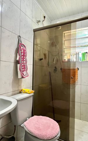 Casa à venda com 105m², 2 quartos e 1 vaga Casa à venda com 105m², 2 quartos e 1 vagaBanheiro