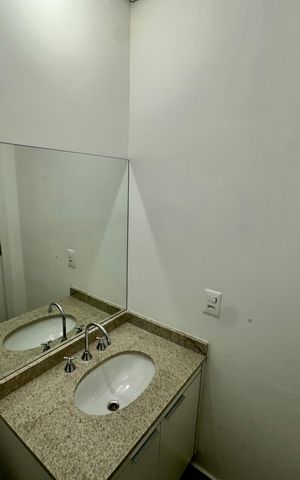 Studio para alugar com 35m², 1 quarto e 1 vaga Studio para alugar com 35m², 1 quarto e 1 vagaBanheiro