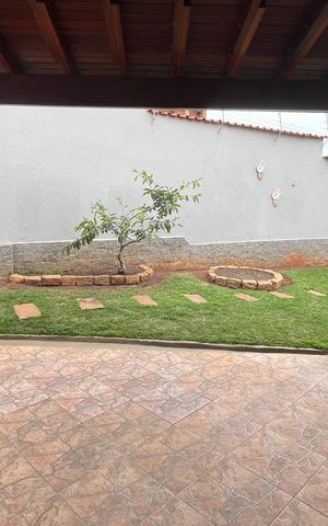 Casa à venda com 293m², 3 quartos e 5 vagas Casa à venda com 293m², 3 quartos e 5 vagasQuarto 1 vista