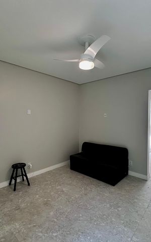 Casa à venda com 130m², 2 quartos e 1 vagaSala