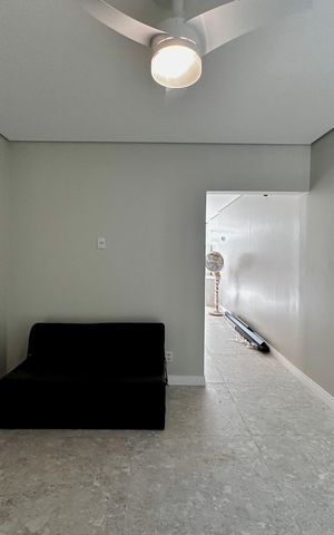 Casa à venda com 130m², 2 quartos e 1 vagaSala