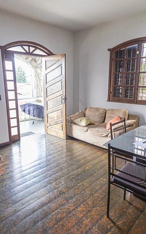 Casa à venda com 390m², 5 quartos e 4 vagasSala