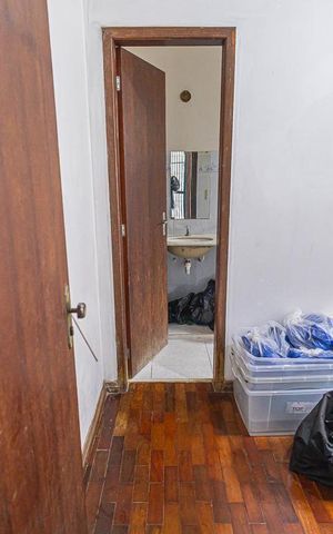 Casa à venda com 390m², 5 quartos e 4 vagasQuarto de Serviço