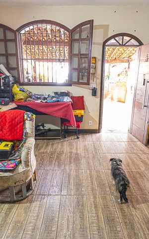 Casa à venda com 185m², 2 quartos e 4 vagas Casa à venda com 185m², 2 quartos e 4 vagasSala
