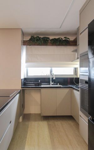 Apartamento à venda com 130m², 3 quartos e 2 vagas Apartamento à venda com 130m², 3 quartos e 2 vagasCozinha