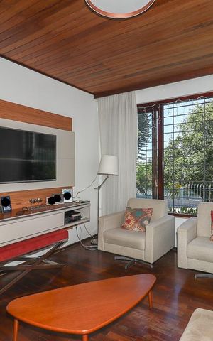 Casa à venda com 459m², 3 quartos e 3 vagasSala