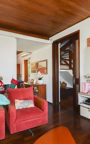 Casa à venda com 459m², 3 quartos e 3 vagasSala