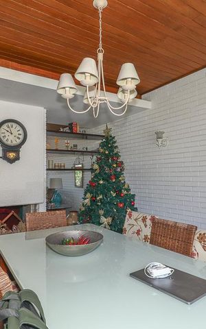 Casa à venda com 459m², 3 quartos e 3 vagasSala
