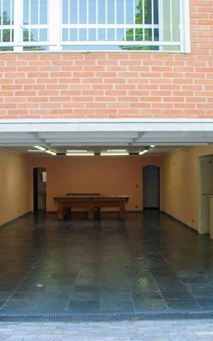 Casa à venda com 412m², 4 quartos e 6 vagas Casa à venda com 412m², 4 quartos e 6 vagasÁrea comum - Salão de festas