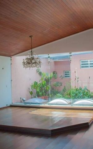 Casa à venda com 412m², 4 quartos e 6 vagas Casa à venda com 412m², 4 quartos e 6 vagasSala