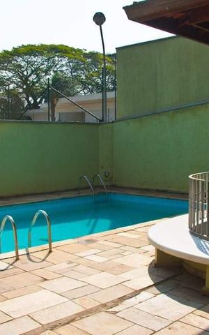 Casa à venda com 412m², 4 quartos e 6 vagas Casa à venda com 412m², 4 quartos e 6 vagasÁrea comum