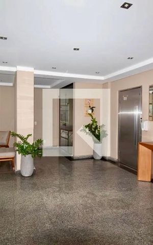 Apartamento à venda com 81m², 2 quartos e 1 vaga Apartamento à venda com 81m², 2 quartos e 1 vagaHall social