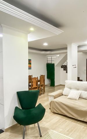 Casa à venda com 280m², 4 quartos e 4 vagas Casa à venda com 280m², 4 quartos e 4 vagasSala