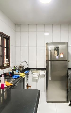 Casa à venda com 280m², 4 quartos e 4 vagas Casa à venda com 280m², 4 quartos e 4 vagasCozinha