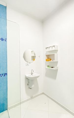 Casa à venda com 280m², 4 quartos e 4 vagas Casa à venda com 280m², 4 quartos e 4 vagasBanheiro social