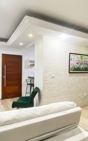 Casa à venda com 280m², 4 quartos e 4 vagas Casa à venda com 280m², 4 quartos e 4 vagasSala