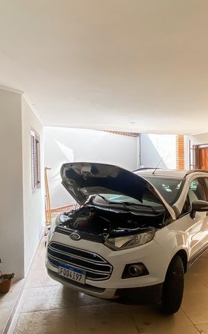 Casa à venda com 280m², 4 quartos e 4 vagas Casa à venda com 280m², 4 quartos e 4 vagasGaragem