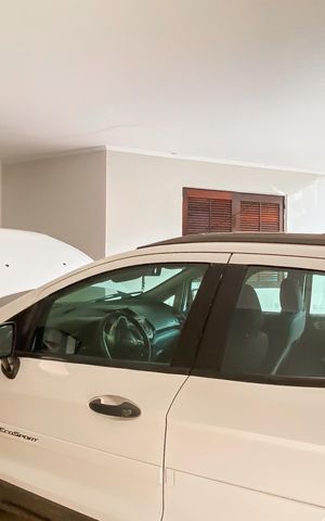 Casa à venda com 280m², 4 quartos e 4 vagas Casa à venda com 280m², 4 quartos e 4 vagasGaragem