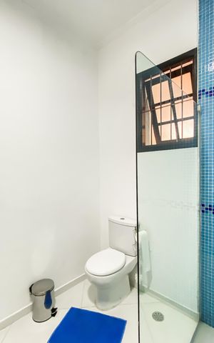 Casa à venda com 280m², 4 quartos e 4 vagas Casa à venda com 280m², 4 quartos e 4 vagasBanheiro social