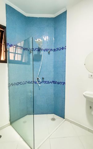 Casa à venda com 280m², 4 quartos e 4 vagas Casa à venda com 280m², 4 quartos e 4 vagasBanheiro social