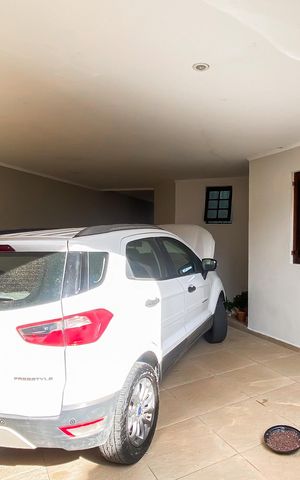 Casa à venda com 280m², 4 quartos e 4 vagas Casa à venda com 280m², 4 quartos e 4 vagasGaragem