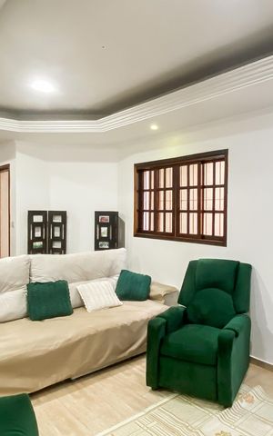Casa à venda com 280m², 4 quartos e 4 vagas Casa à venda com 280m², 4 quartos e 4 vagasSala