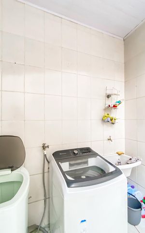 Casa à venda com 280m², 4 quartos e 4 vagas Casa à venda com 280m², 4 quartos e 4 vagasÁrea de Serviço