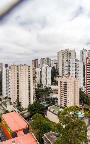 Apartamento à venda com 175m², 4 quartos e 4 vagas Apartamento à venda com 175m², 4 quartos e 4 vagasVista da Varanda da Sala de Jantar