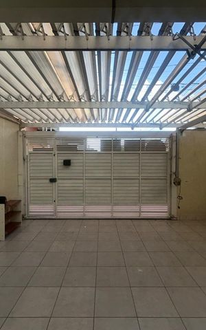 Casa à venda com 73m², 2 quartos e 2 vagas