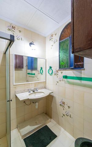 Casa à venda com 256m², 2 quartos e 2 vagas Casa à venda com 256m², 2 quartos e 2 vagasBanheiro da Suíte 2