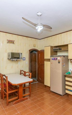 Casa à venda com 256m², 2 quartos e 2 vagas Casa à venda com 256m², 2 quartos e 2 vagasCozinha