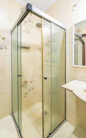 Casa à venda com 256m², 2 quartos e 2 vagas Casa à venda com 256m², 2 quartos e 2 vagasBanheiro da Suíte 2
