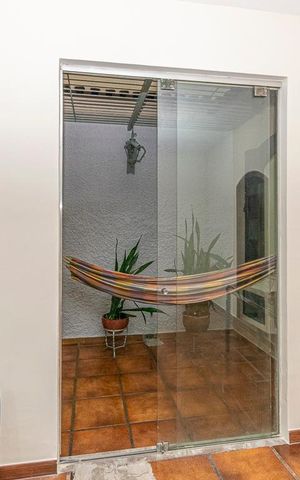 Casa à venda com 256m², 2 quartos e 2 vagas Casa à venda com 256m², 2 quartos e 2 vagasVaranda da Sala