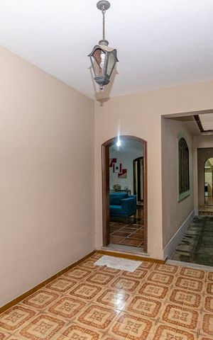 Casa à venda com 256m², 2 quartos e 2 vagas Casa à venda com 256m², 2 quartos e 2 vagasVaranda da Frente