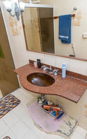 Casa à venda com 256m², 2 quartos e 2 vagas Casa à venda com 256m², 2 quartos e 2 vagasBanheiro da Suíte 1