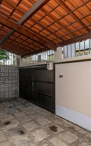 Casa à venda com 256m², 2 quartos e 2 vagas Casa à venda com 256m², 2 quartos e 2 vagasVaranda e Garagem