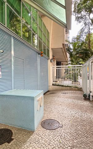 Apartamento à venda com 156m², 3 quartos e 2 vagas Apartamento à venda com 156m², 3 quartos e 2 vagasPlaquinha instalada