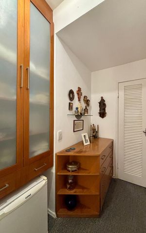 Apartamento à venda com 161m², 4 quartos e 2 vagasCorredor