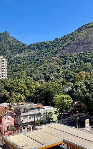 Apartamento à venda com 161m², 4 quartos e 2 vagasQuarto 1 - varanda - vista para o Cristo Redentor
