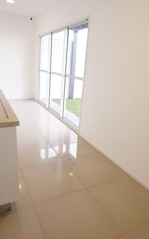 Casa de condomínio para alugar com 80m², 2 quartos e 2 vagasSala/cozinha