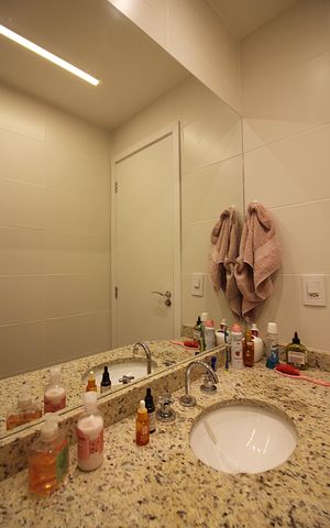 Apartamento à venda com 75m², 2 quartos e 2 vagasBanheiro Social