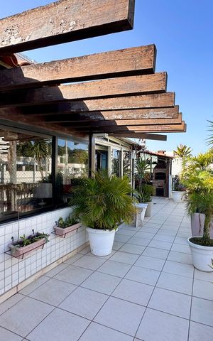 Apartamento à venda com 330m², 4 quartos e 3 vagas Apartamento à venda com 330m², 4 quartos e 3 vagasVaranda Sala
