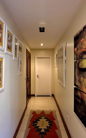Apartamento à venda com 330m², 4 quartos e 3 vagas Apartamento à venda com 330m², 4 quartos e 3 vagasCorredor