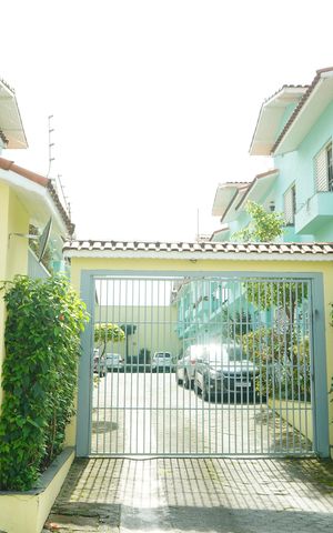 Casa de condomínio à venda com 118m², 3 quartos e 3 vagasFachada
