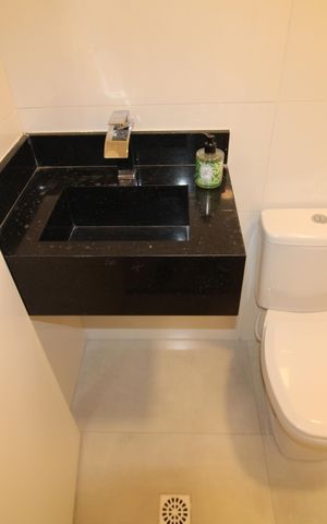 Casa à venda com 140m², 3 quartos e 2 vagasBanheiro - Suíte 3